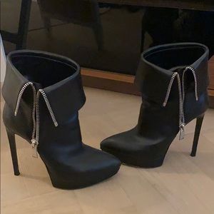 Saint Laurent boots size 39.